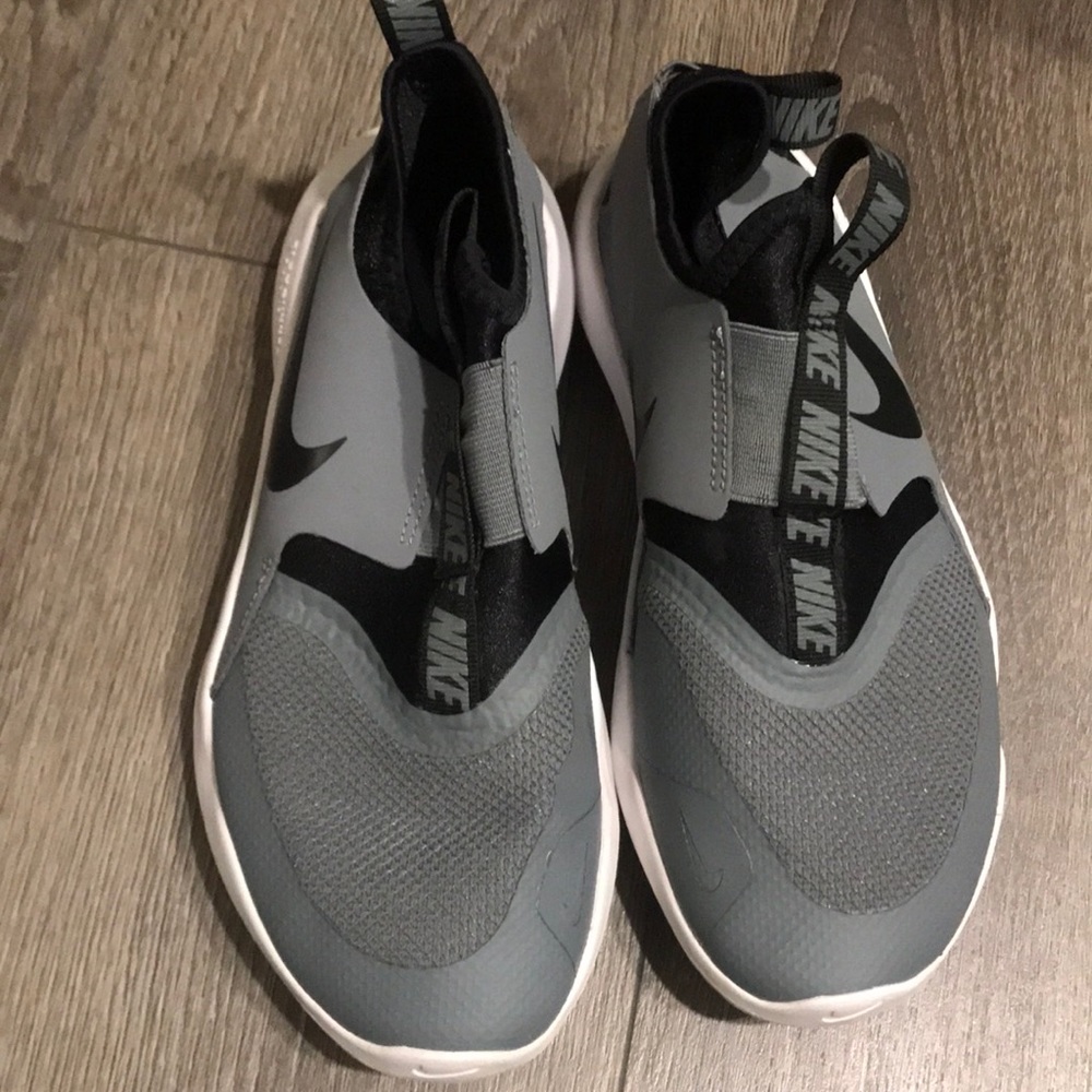 Gray Nike Flex Runner